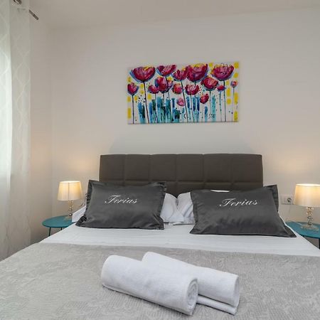 Apartment Ferias Trogir Eksteriør bilde