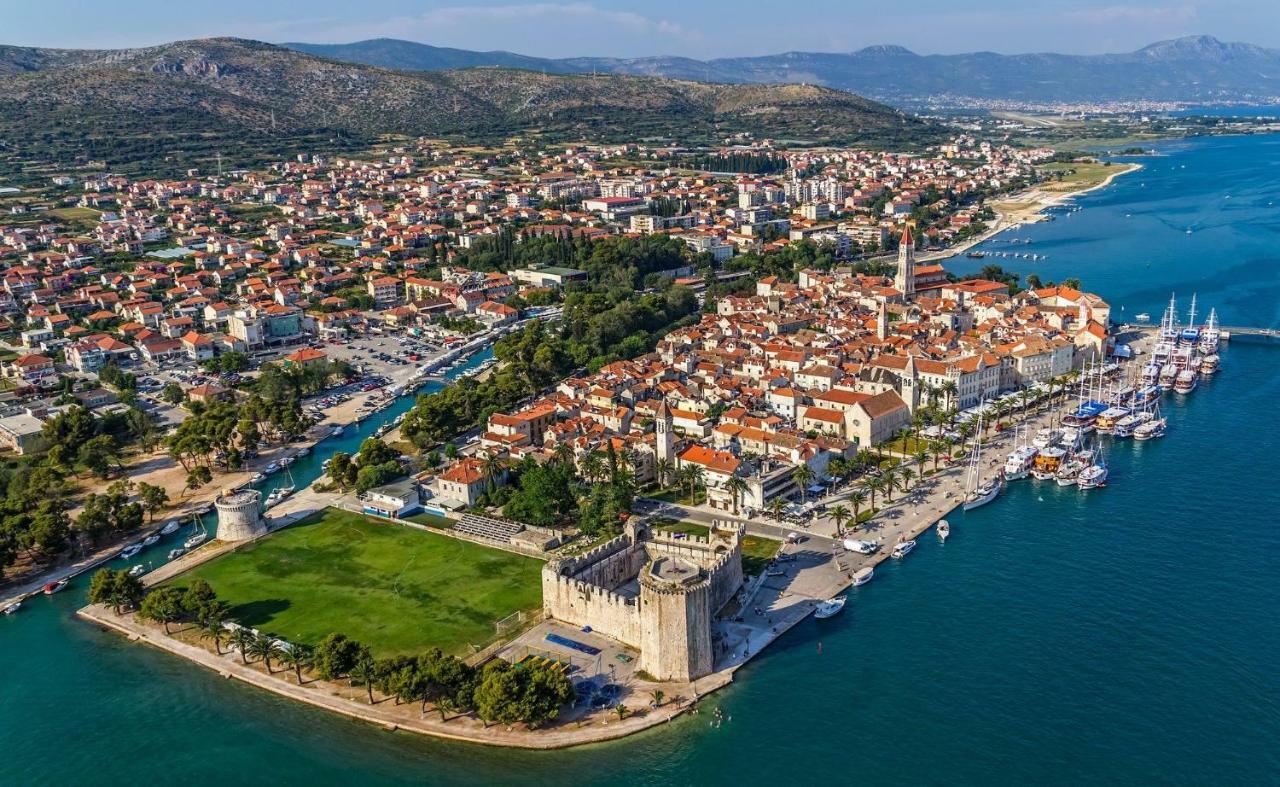 Apartment Ferias Trogir Eksteriør bilde