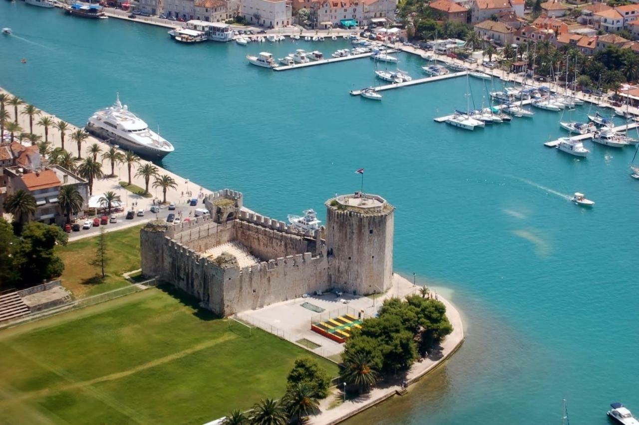 Apartment Ferias Trogir Eksteriør bilde
