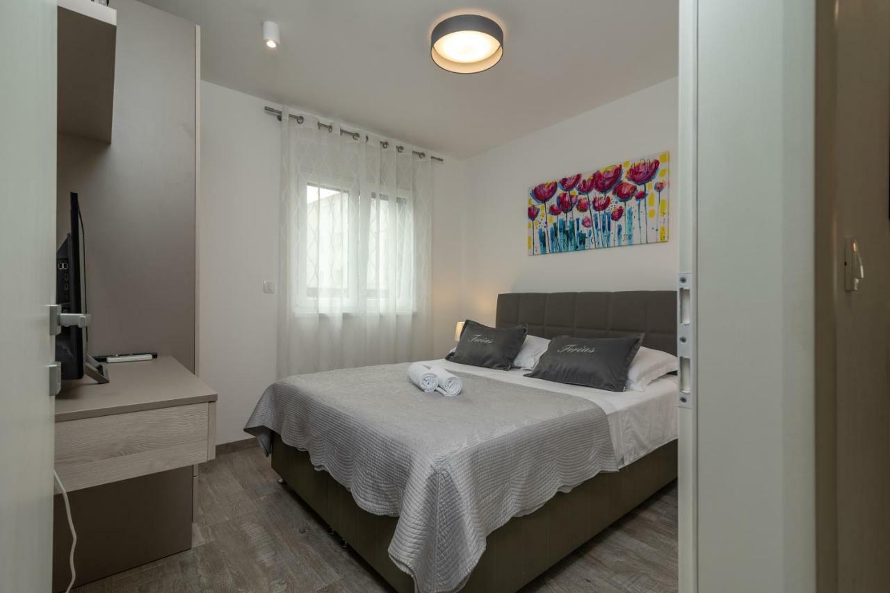 Apartment Ferias Trogir Eksteriør bilde