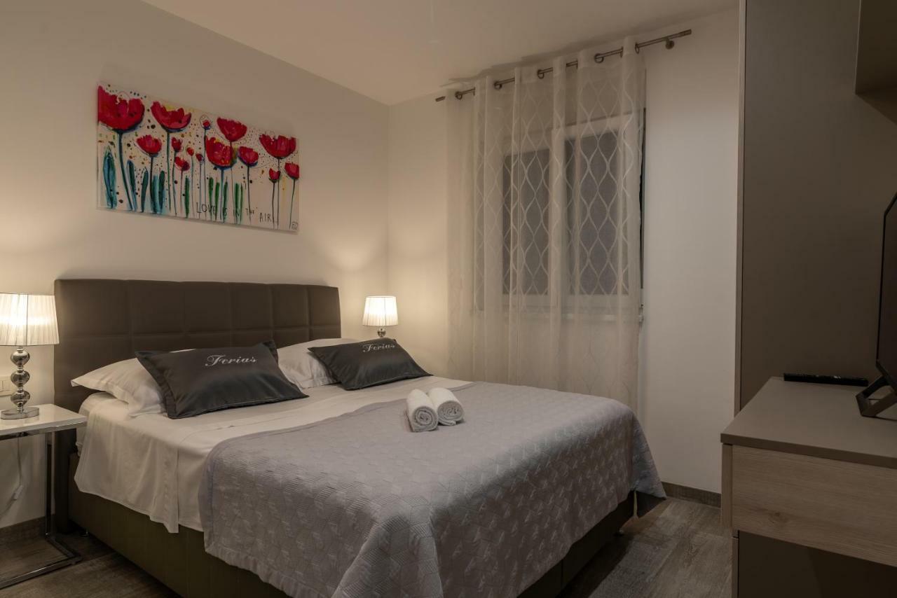 Apartment Ferias Trogir Eksteriør bilde